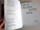Kde ty všechny kytky jsou. Textilní tisk/ oděvy a šátky 1920—1990 - kde-ty-kytky_1.webp
